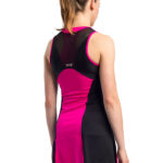 Tenniskleid ohne Arm in pink mit schwarzen Seitenstreifen