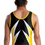 Turntrikot mit gelben Applikationen