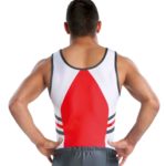 Turntrikot mit einem roten mittigen Einsatz